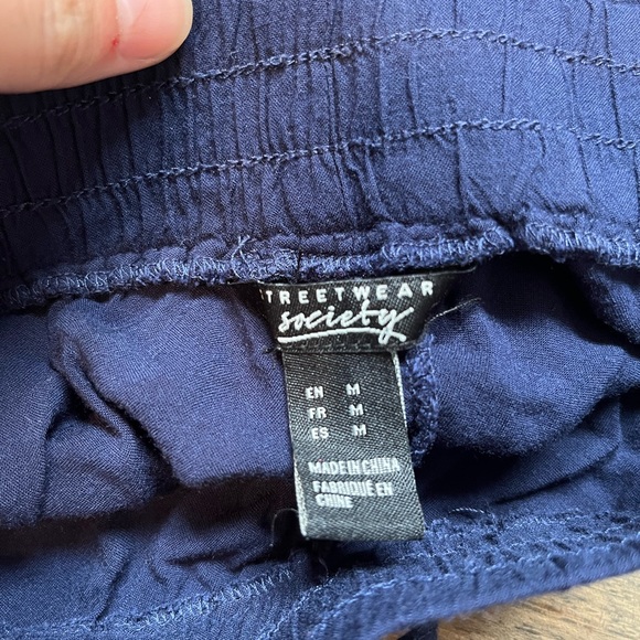 Blue shorts with lace detail - Picture 3 of 3